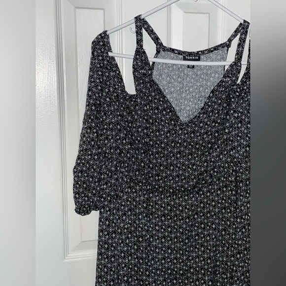 Torrid Border Print Challis Cold Shoulder Dress size 0 equivalent large 12 - Picture 5 of 11